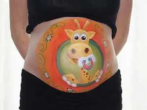 Målning på gravid kvinnas mage 4