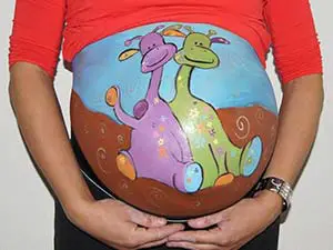 Målning på gravid kvinnas mage 12