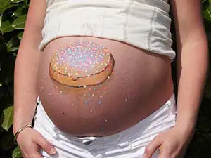 Målning på gravid kvinnas mage 2