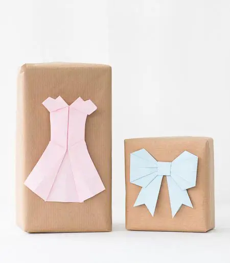Paketinslagning med origami till babyshower