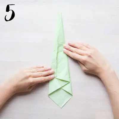 Vika en slips av en servett 5