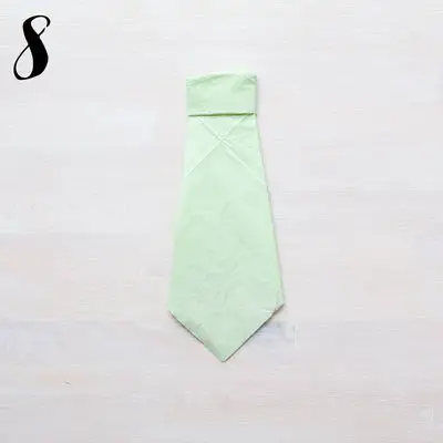 Vika en slips av en servett 8