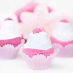 Cupcakes av babykläder